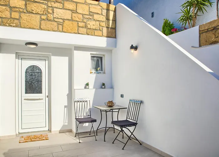 Chris - Malona * Malona Village